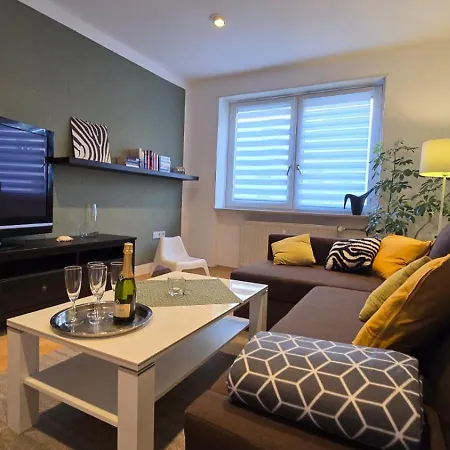 Apartment Medicus, 3 Zkb, Balkon, Garten, Naehe Stadtpark, Ruhig *
